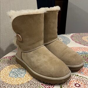 UGG Bailey Button Sand Suede Winter Boots size 7 women’s